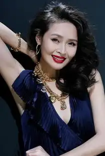 曾因一部戏爆红,最后嫁富豪老公,如今已是两个孩子的妈妈