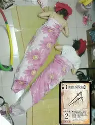 女大学生在宿舍神奇写真模仿