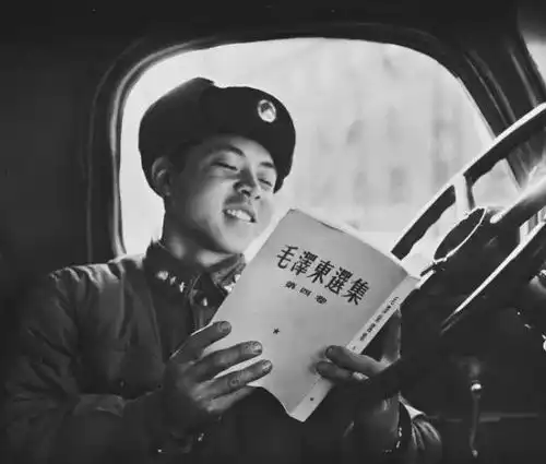张峻拍摄的雷锋