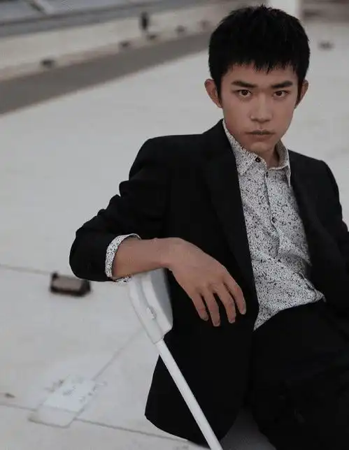 9月中旬寻艺人气指数榜,95后蔡徐坤不及王一博,00后千玺蝉联第1