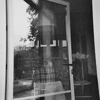 伤感黑白孤单背影男生头像,寂寞的时候总是一个人,伤心时只有自己