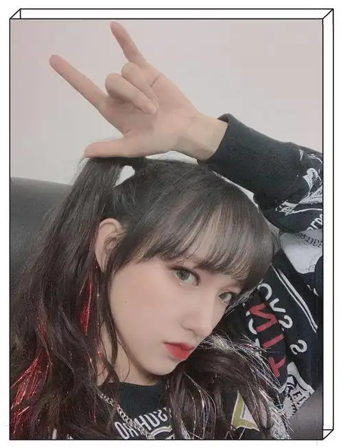 程潇的双马尾真的绝了既能做少女又能做个酷girl,我真的心动了