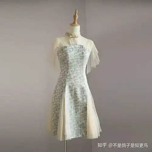 请问大家一个问题穿lolita当学校表演的主持人合适吗下面是裙子图片