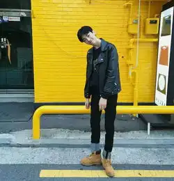 他是谁我看见过一下人拿他当头像