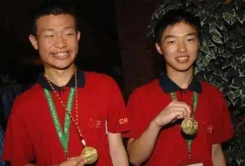 北大最牛老师走红单挑清华拒绝哈佛,却被骂长得丑