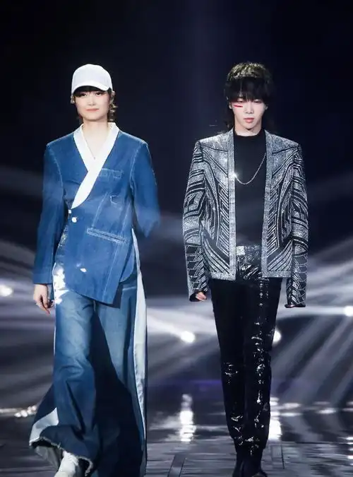 大湾区晚会内娱完败,华晨宇和李宇春两个混子歌手,别再丢脸了