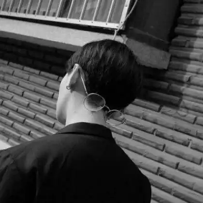 假装擅长一个人装冷酷,男生霸气黑白头像