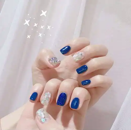 这3款自带清凉感的美甲,带你清凉一夏