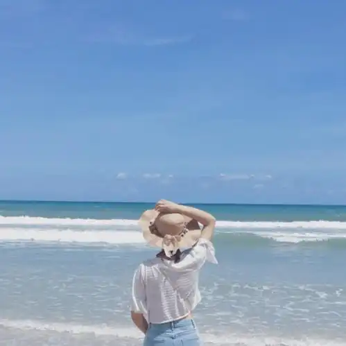 男生们遇见爱发朋友圈的女生就赶紧去追吧