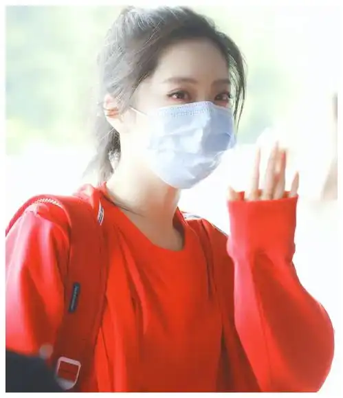 硬糖少女首次合体活动希林炫酷,璇姐长腿抢镜,张艺凡不合群