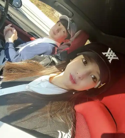 最美漫画家女神降临作者猫咪新照曝光