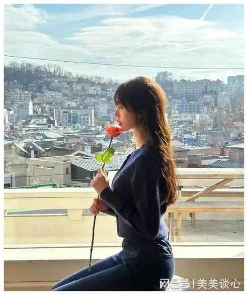 张元英更新美照,坐在椅子上,秀出完美腰身,引爆画报界白皙小编女神独特魅力网易订阅