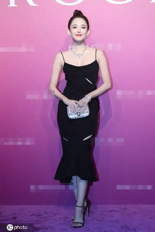 美女云集唐艺昕产后首公开亮相宁静娜扎钟楚曦同台比美
