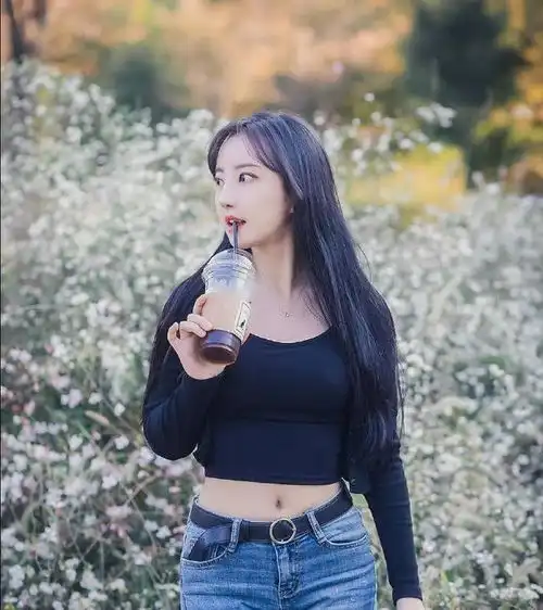 打底裤衬托女神柔美气质,显大方有气质