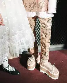 伦敦时装周惊现飘飘欲仙的青花瓷纱裙simonerocha演绎最具少女心的中国风