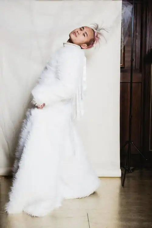 男人穿婚纱也很美,这仙气缭绕的男装,男生穿戴起来连女孩都脸红