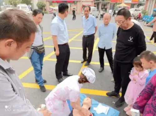 台儿庄区中医院我为群众办实事系列活动走进闫浅社区义诊