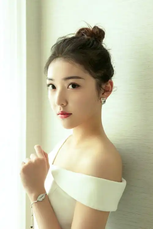 95后新生力量陈昊蓝从主持跨界到演戏