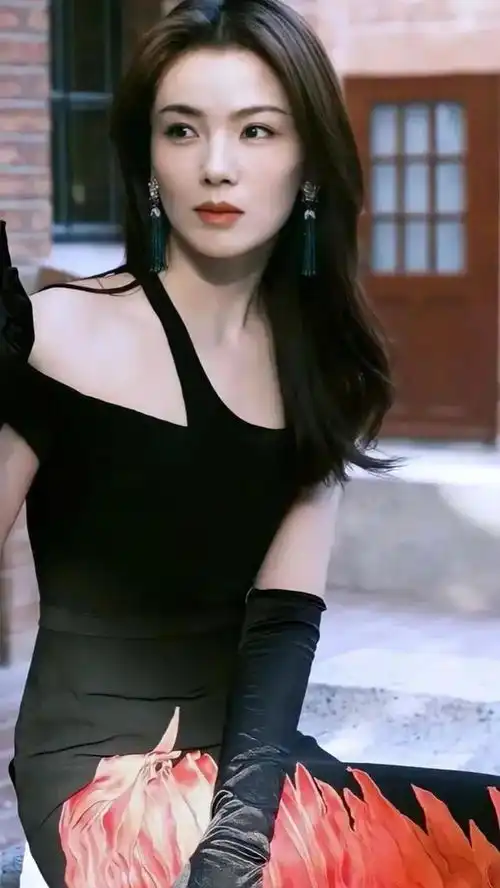 明星刘涛性感写真美图,气质优雅,尽显成熟之美
