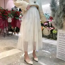充满少女心的仙气裙,松紧腰的腰头,一闪一闪的效果很好看