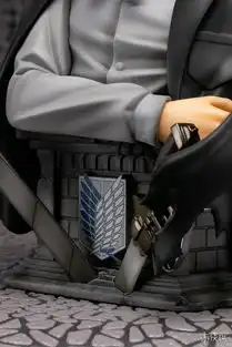 进击的巨人兵长胸像推出身着便服表情震撼无比