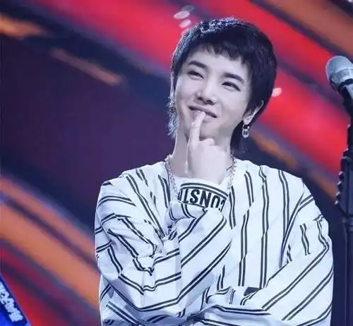 华晨宇张碧晨承认有娃用打油诗来细品这件事情