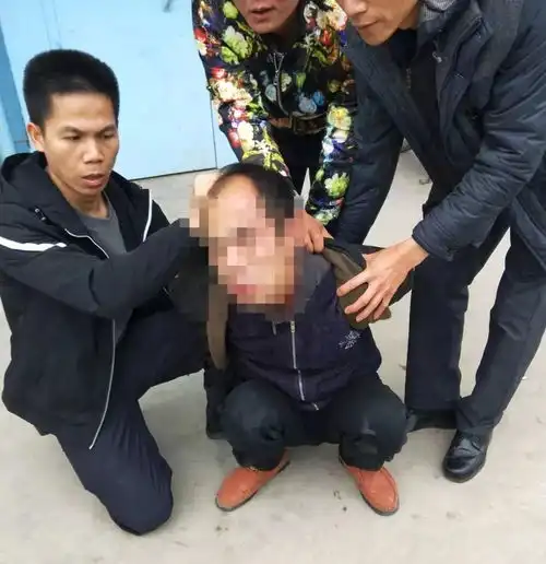 湛江一男子试戴金饰拔腿就跑是模仿抖音还是......
