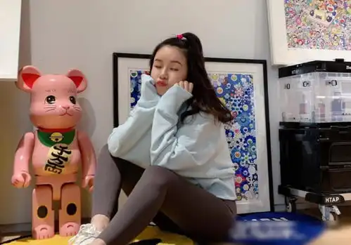 36岁张子萱近照,产后4个月身材恢复如初,扎马尾自拍少女感十足