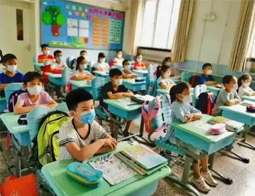你好,新学期北京开学首日校园秩序井然
