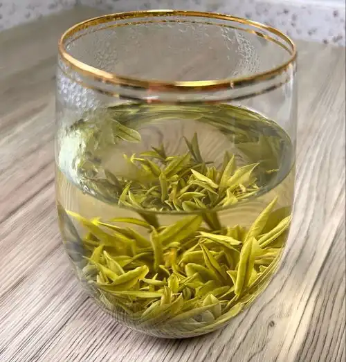 戒不掉这口春日小甜水安吉白茶头采上市,兰香裹着丝丝甜,8年了,年年此时盼着喝绿茶茶叶新茶茶青西湖龙井网易订阅