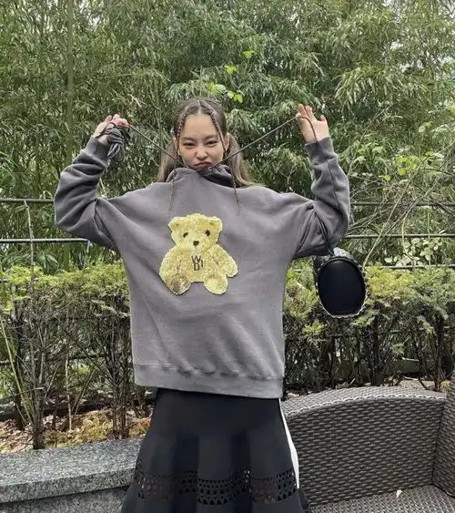 下周穿什么美女穿卡通卫衣也是美女指娜扎的自拍