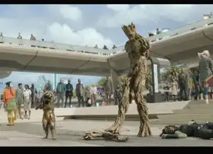 一个男孩头发是绿色的的救了一个女孩,还带树人请问是什么动画电影