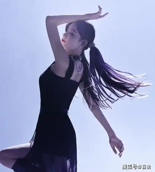 硬糖少女303双马尾背影照,希林耳环抢眼,王艺瑾侧颜照好美