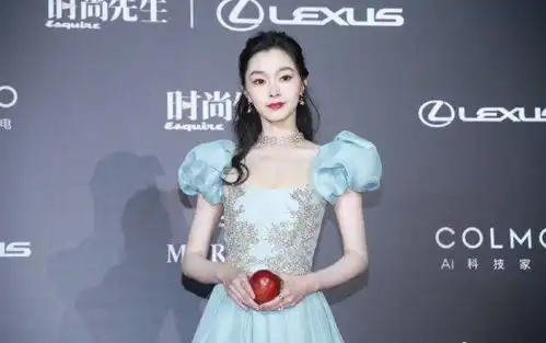 时尚红毯生图,杨幂体态太致命,吴宣仪穿着清凉像车模,宋轶赢了