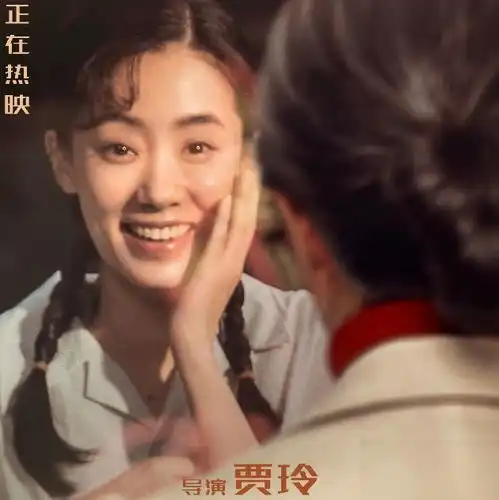 红了就是好,张小斐费加罗男士封面预告曝光