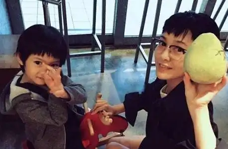 晒晒郭采洁如今住的房子,一家九口住在一起,三代同堂非常温馨