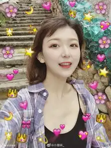 可爱又喜欢吸猫的运动女孩