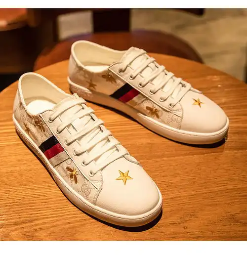 欧洲站潮牌男鞋抖音同款小蜜蜂女鞋休闲鞋刺绣板鞋透气情侣小白鞋