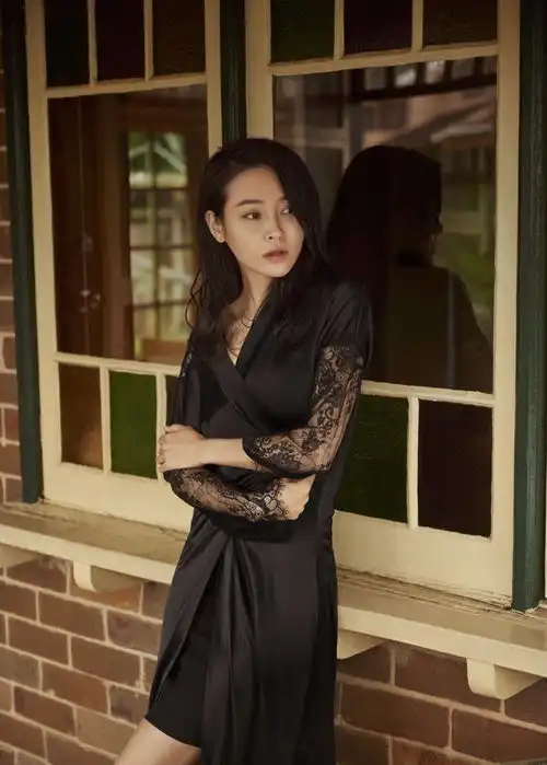 演员于明加与富商相亲闪婚,结婚11年不会做饭,反被丈夫宠成宝