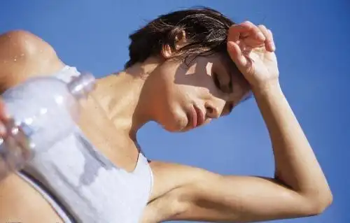 一到夏天你是否也有吃不下睡不香的症状都是没出汗惹的祸
