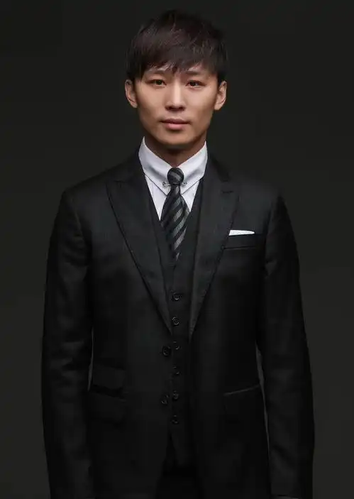 郑爽男友穿西装颜值不输圈内男星,却在街头遭到这样冷对待