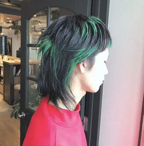 听说......女生都喜欢染黄头发的男孩纸
