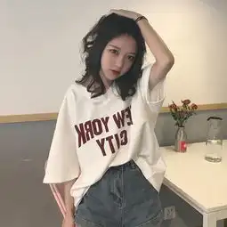 今年春夏就要穿这几款t恤,展现青春活力的少女感