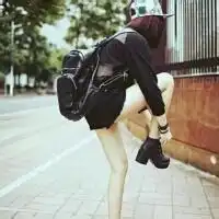 求这张图片的女生情侣头像