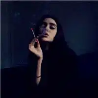 女生抽烟霸气拽头像吐烟圈的样子太拽了