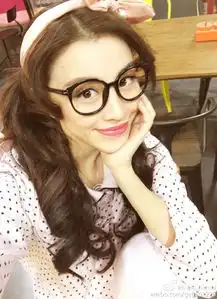 刘翔前妻扎双马尾扮少女棒棒糖遮脸卖萌