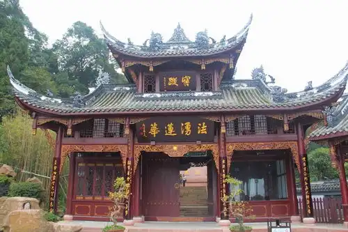 千年白蛇下山的必经之地,青城山后的街子古镇