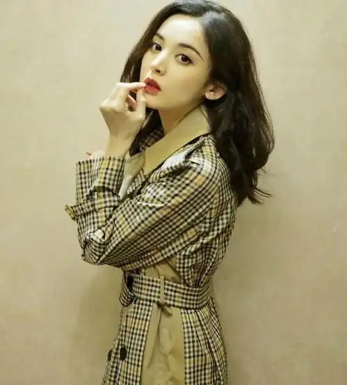 让杨幂刘雯脱不下来的不是风衣,是又飒又a的魅力