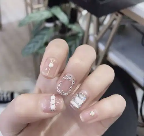 清新动人的仙气透明美甲,初夏小仙女们的专属美甲看这里哦