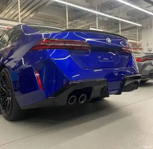 真正的战斗种族全新宝马m5实车